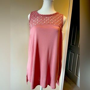 Top lace weave sleeveless rose colored large flowing